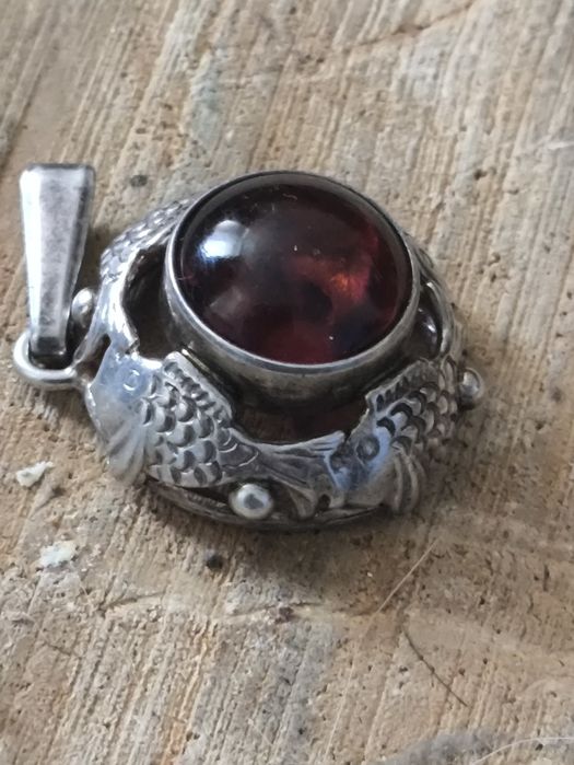 Stara srebrna zawieszka fishland rybki ,bursztyn. Vintage