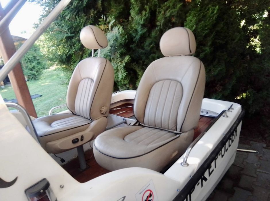 Łódź motorowa kabinowa