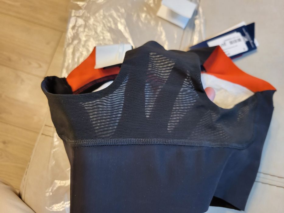 топ Reebok S, оригінал, новий, спортивний бра