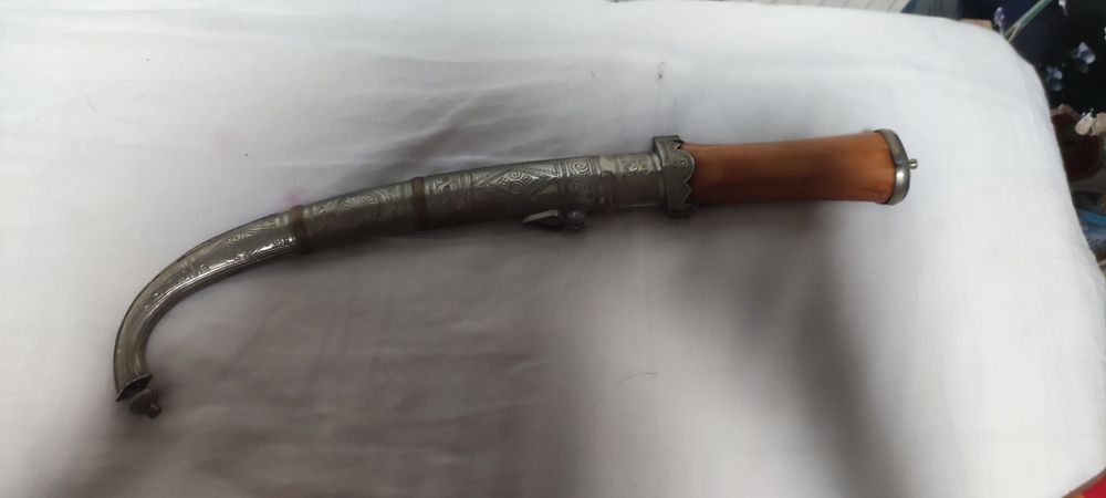 Stary zabytkowy nóż azjatycki