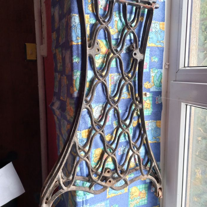 Чугунные ножки на колесиках от швейной машинки