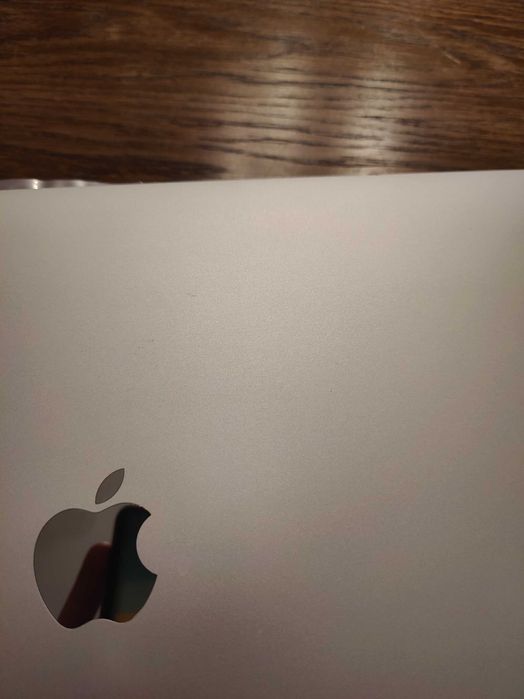 Ekran z obudowa SILVER Macbook pro 16 2019