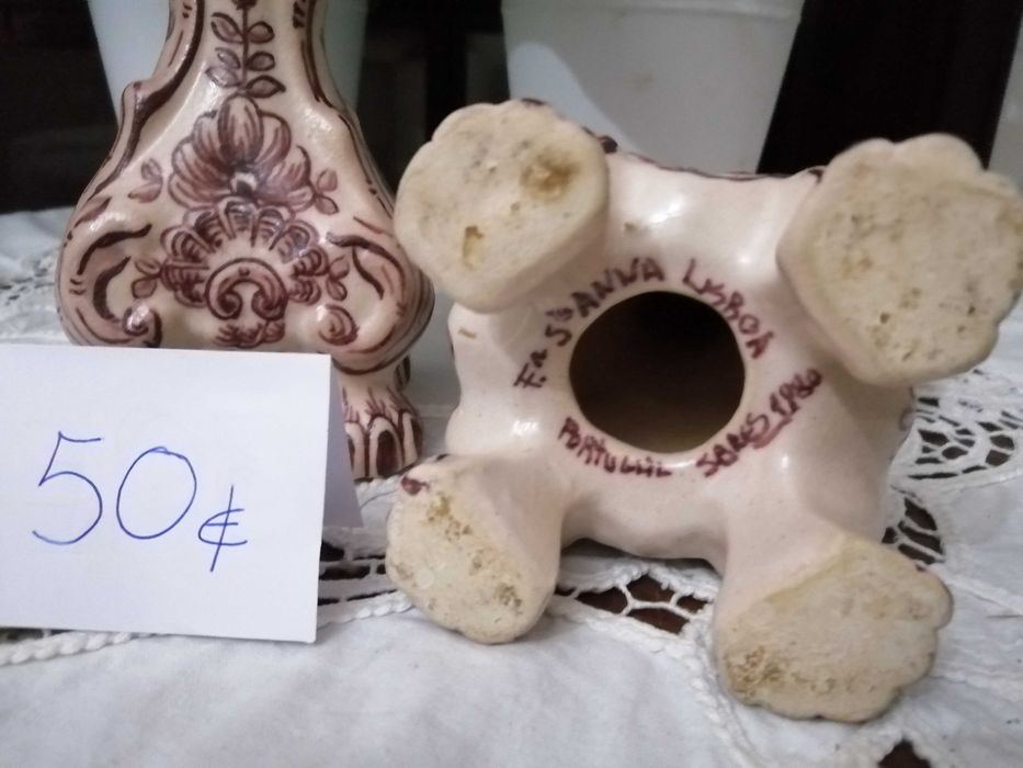 Bonito e raro par de castiçais