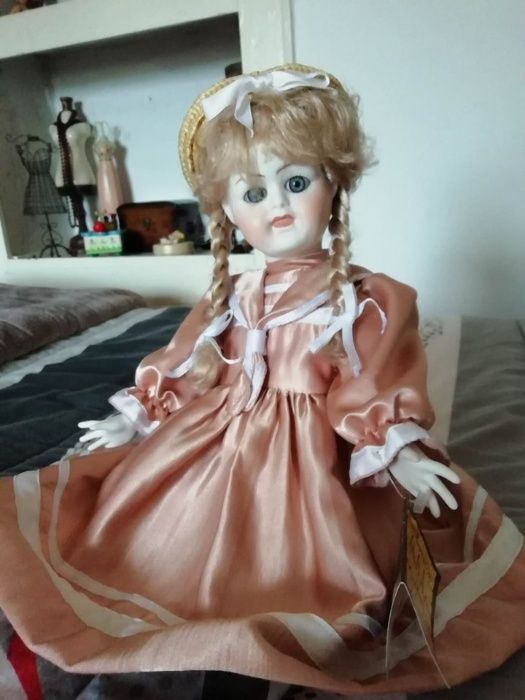 Boneca de Porcelana Alda