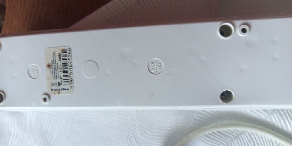 Przedłużacz elektryczny 5 punktowy z uziemieniem 3 mb.