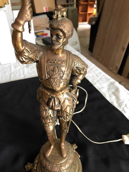 candeeiro em bronze soldado antigo