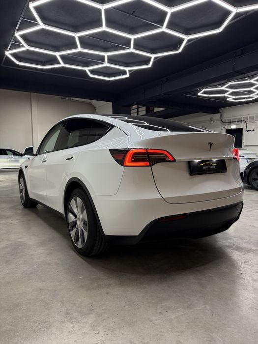 Tesla Model Y SR Plus LFP