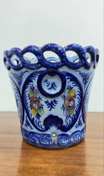 Vaso em faiança de Alcobaça.