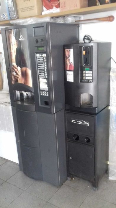 duas máquinas de café industrial