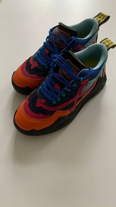 Продам кроссовки Off-White.