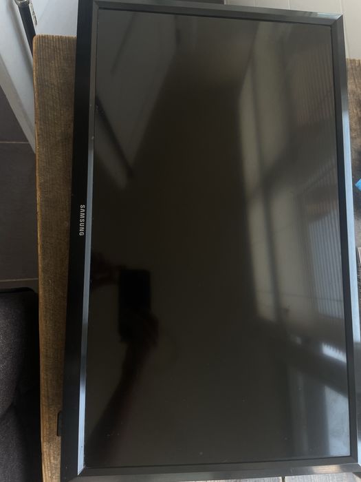 Monitor TV Samsung 24" (HDMI / USB) – Ideal p/ Cozinha, Quarto ou PC