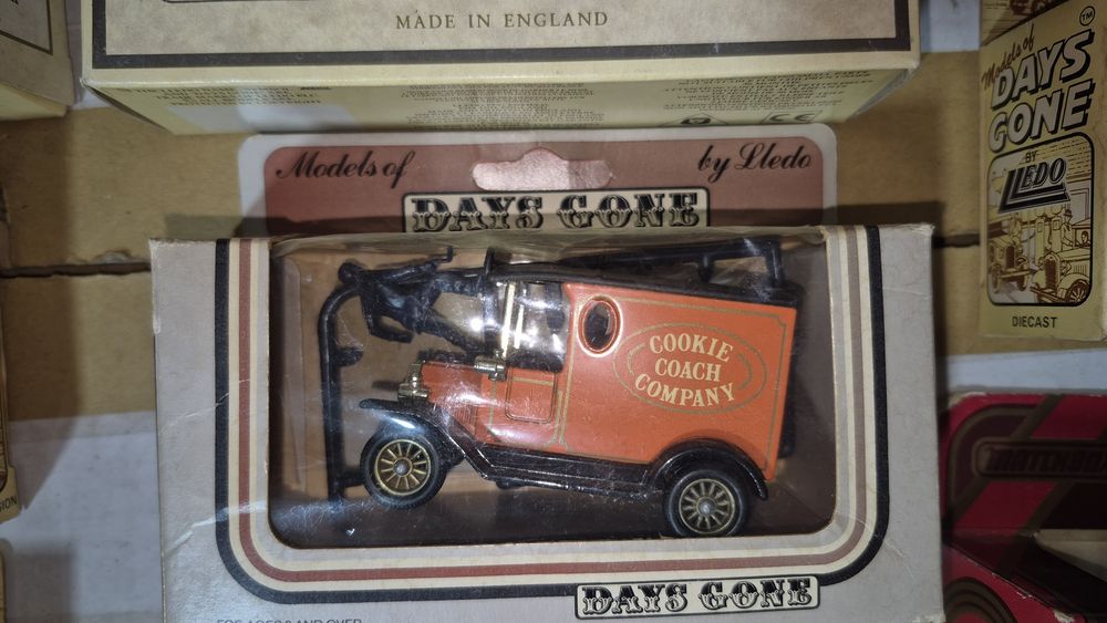 Stare autka lledo, matchbox 11szt kolekcjonerskie