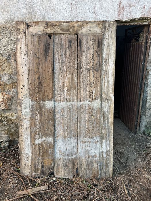 Porta antiga de madeira