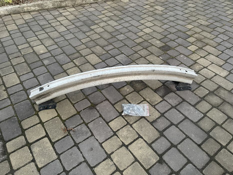 Усилювач бампера Audi Q7 2014 усилитель бампера