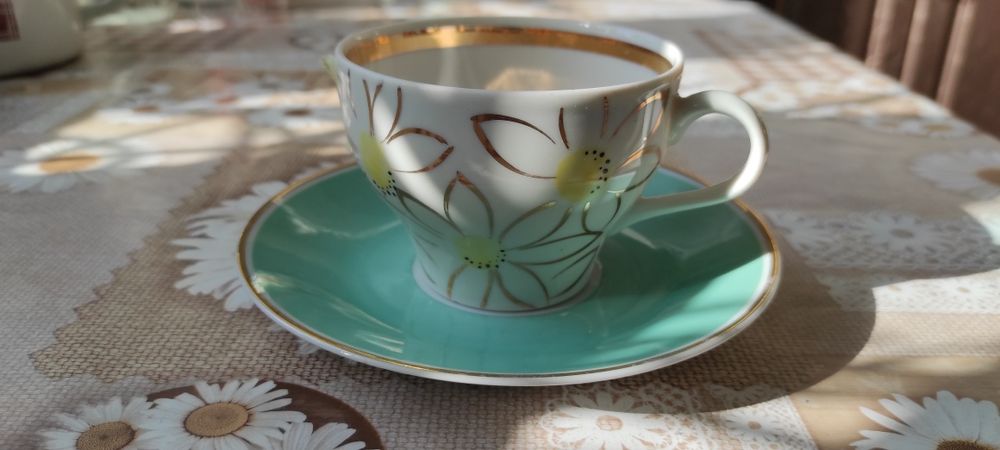 Чайная пара   золотые ромашки с блюдцем Лихте на подарок и в коллекцию