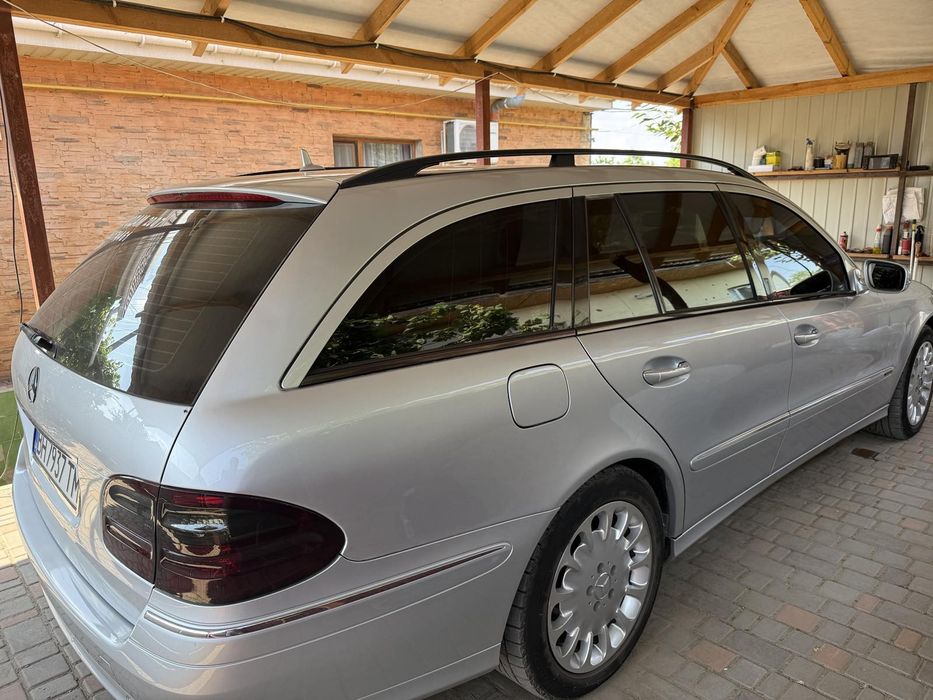 Mercedes-Benz E211 3.0D
