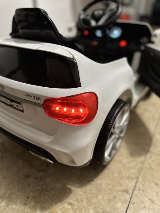 Mercedes crianca amg