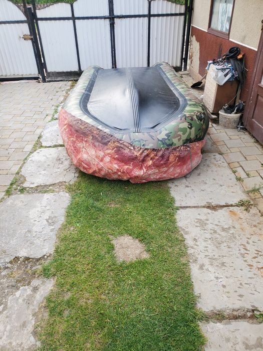 Продам моторну лодку каліпсо 380.