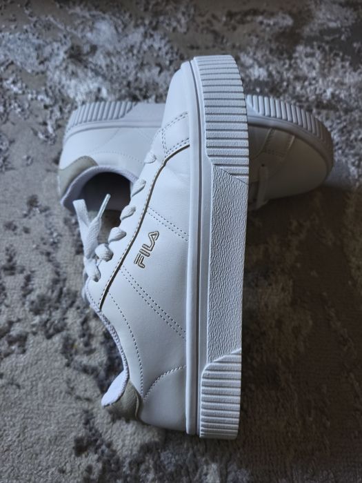 Кросівки жіночі Reebok та Fila