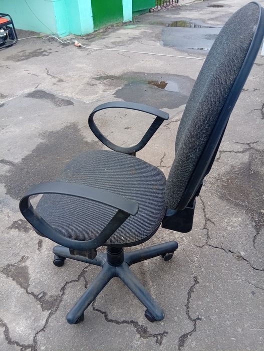 Стул компьютерный 2 штуки