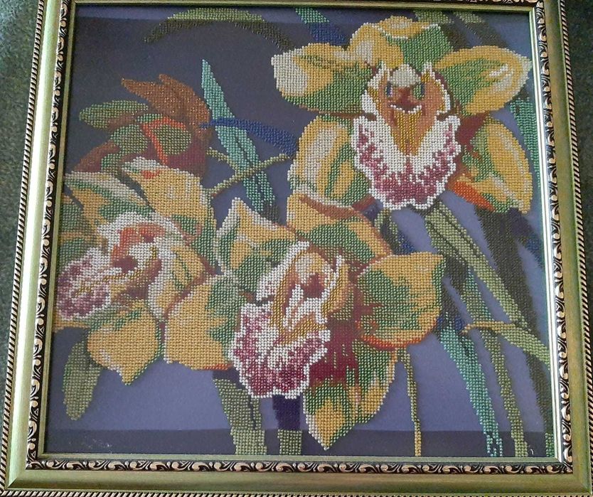 Картины вышиты бисером