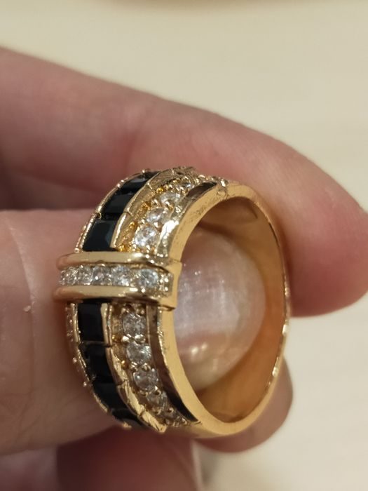 Vendo anel de aço plaqueado a ouro