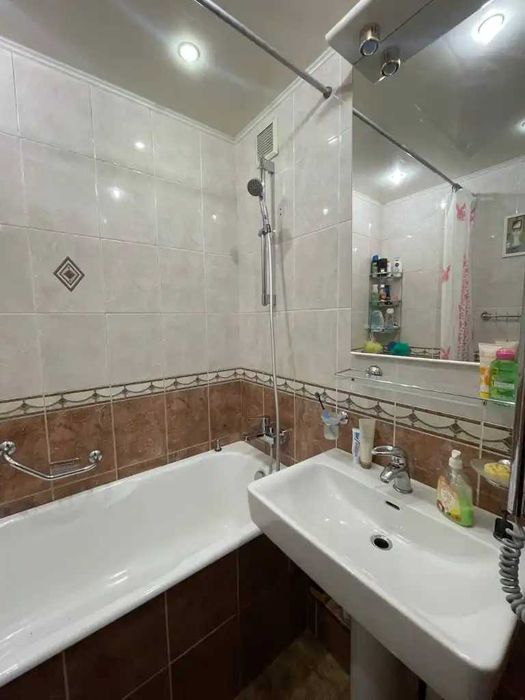Продам 3к квартиру Тополь-1 Хороший кирпичный дом Правый берег