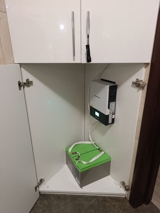 Инвертор Qoltec (53876) 3кВА (2.4 кВт) + 2 AGM 12В по 100 Ач