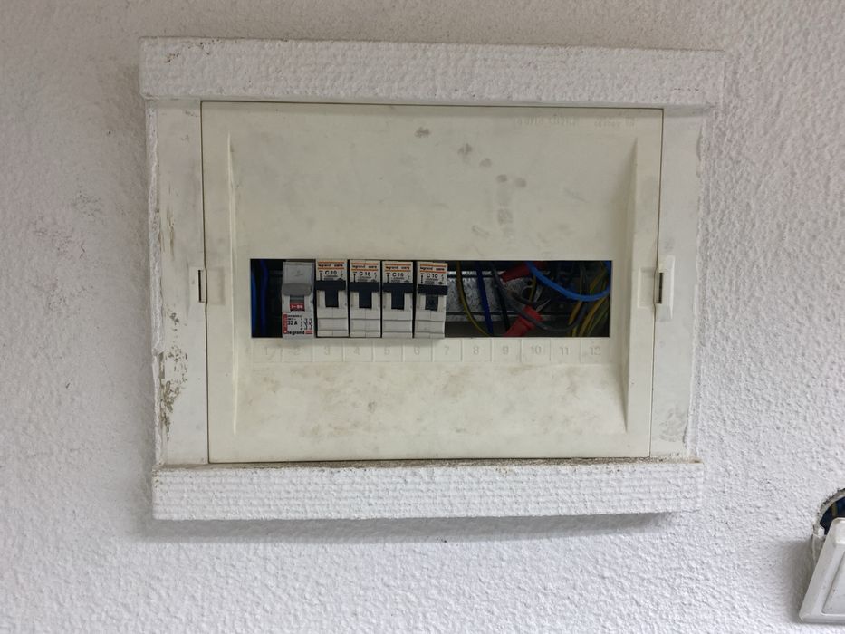 Garagem para 2 viaturas com casa de Banho
