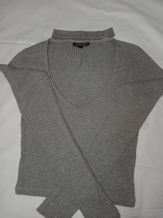 Топ,сірий з ефектом чокера