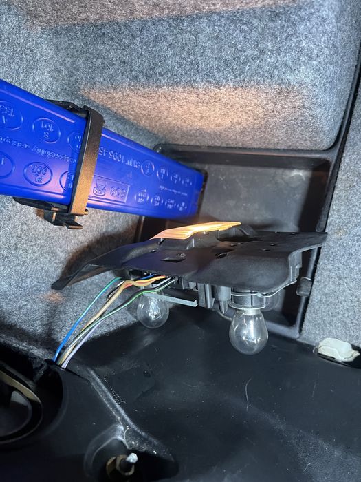 Vendo Farolim traseiro Esq. BMW E46 CI ORIGINAL