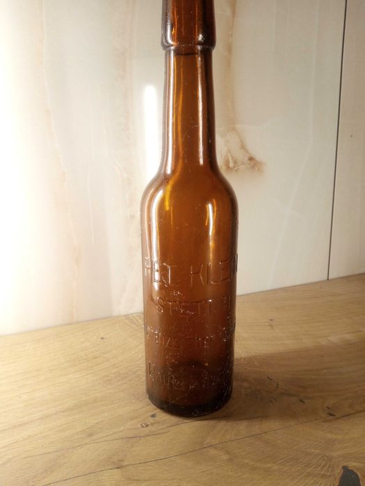 Stara butelka Pet. Klein