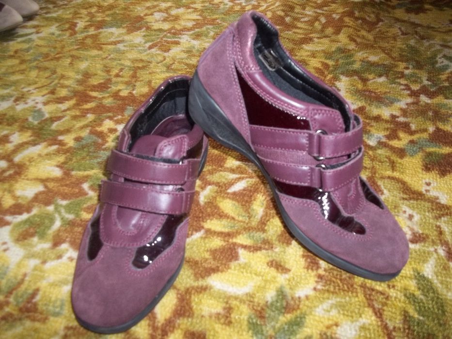 Ботінки демісез.жіночі закордонні. Кросовки замшеві на платформі.Р 38.