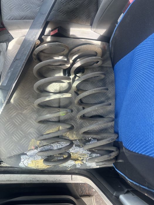 Molas de suspensao traseiras citroen jumpy 1.9 D ano 2006