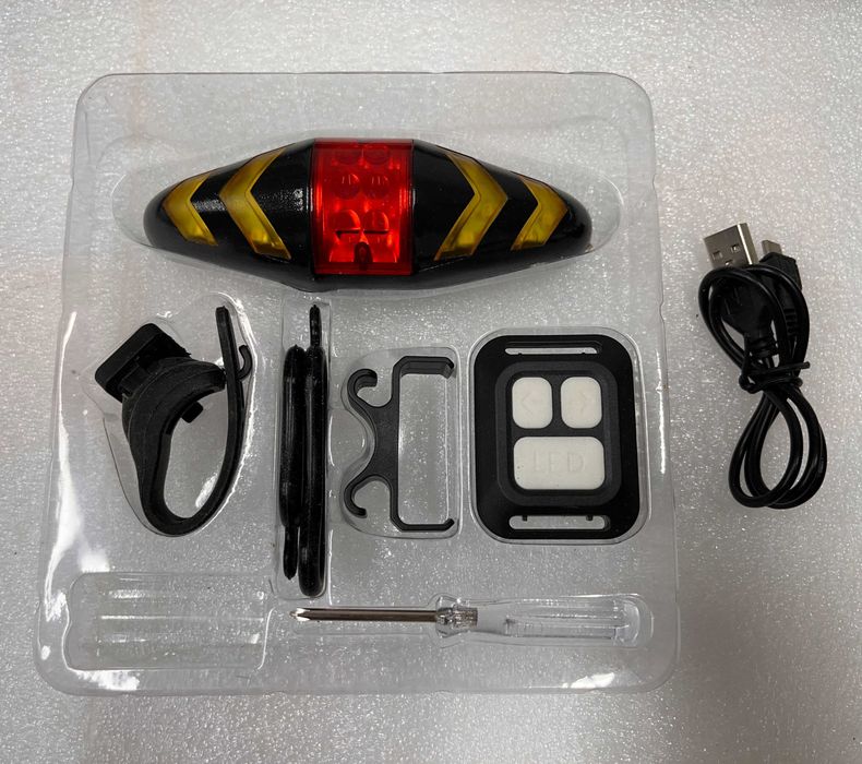 Luz Traseira Bicicleta com Piscas/Setas e Comando Wireless