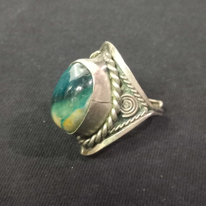 Anel de prata com pedra