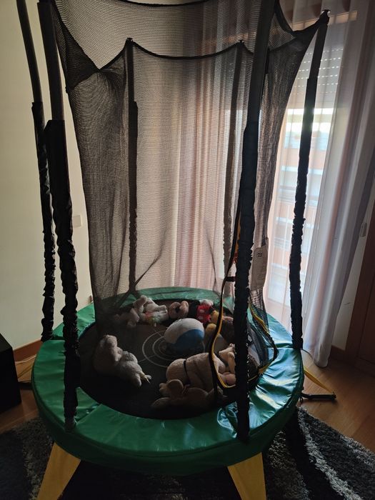 Trampolim usado em bom estado