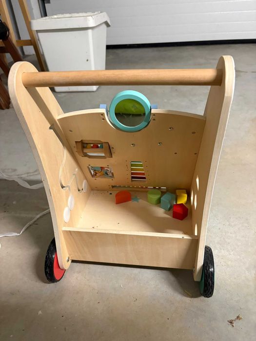 andarilho montessori bébé criança