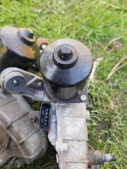 Silnik mechanizm wycieraczek prawy i lewy Scenic III kpl, posiadam inne części