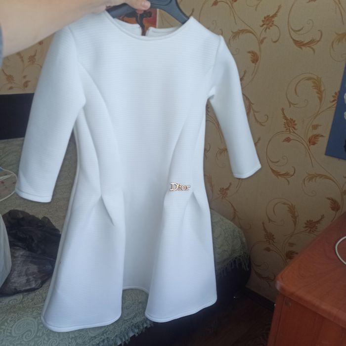 Біле плаття для дівчинки