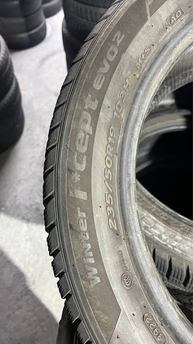 Пара зимової гуми 235/50/19