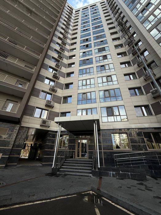 Мстислава Скрипника вул., 40. Продам офіс зі своїм окремим входом. Терміново!