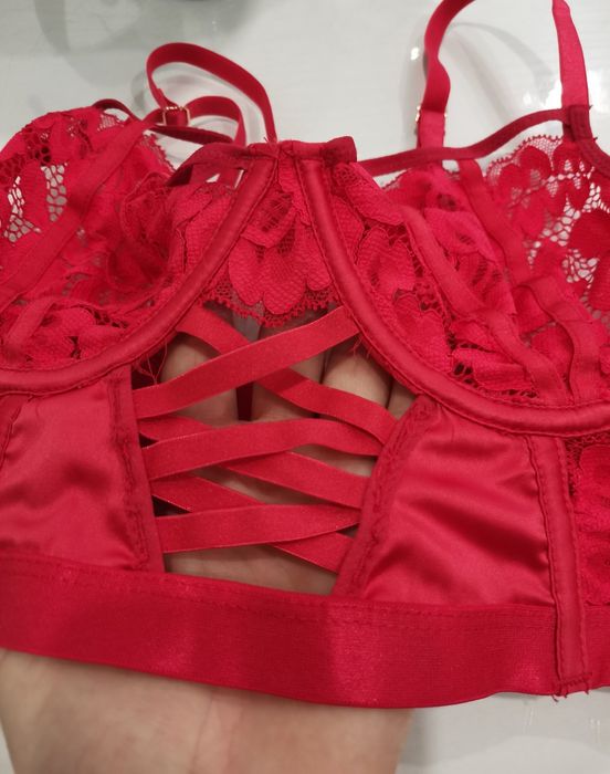 Комплект белья лифчик стринги бикини пояс чулки