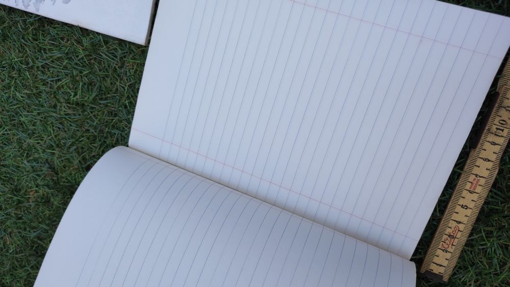 Livros Escolares AMBAR Antigos - Coleção Pistas Internacionais