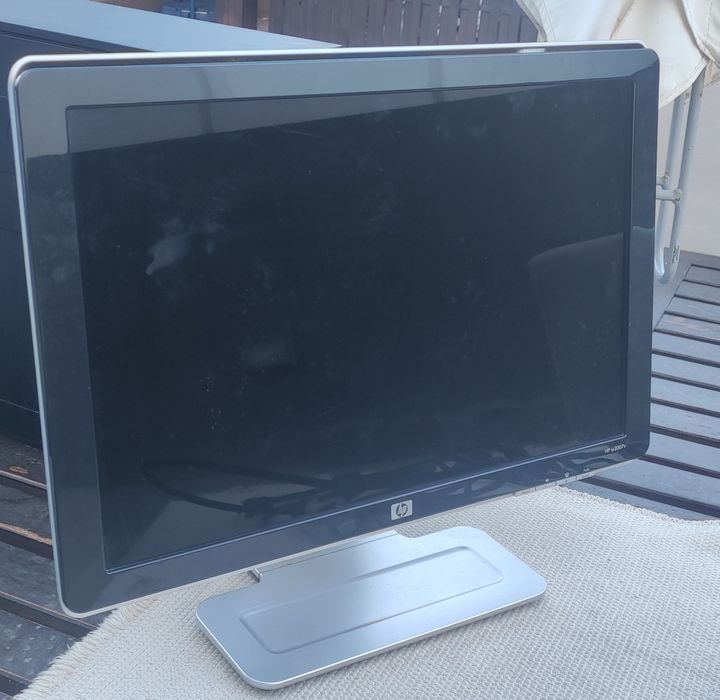 Computador HP (faltam cabos)