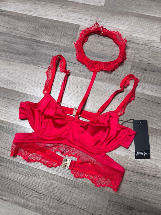 Przepiękny biustonosz wyrazista czerwień sexy Nasty Gal  studniówka