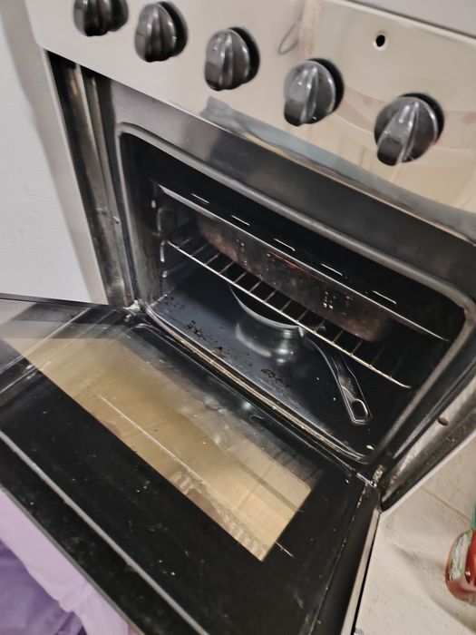 Fogão elétrico a funcionar perfeitamente