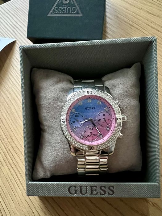 Годинник жіночий GUESS W0774L1