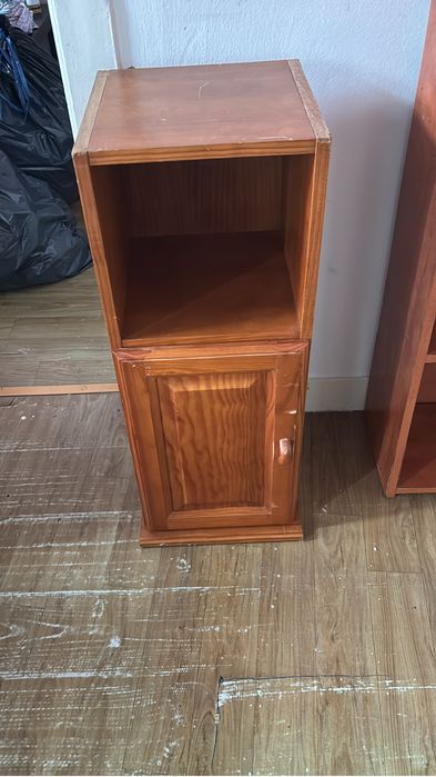 Móvel de canto com prateleiras