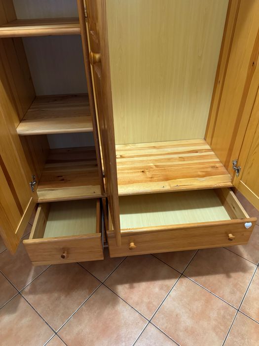 szafa sosnowa z litego drewna w doskonałym stanie